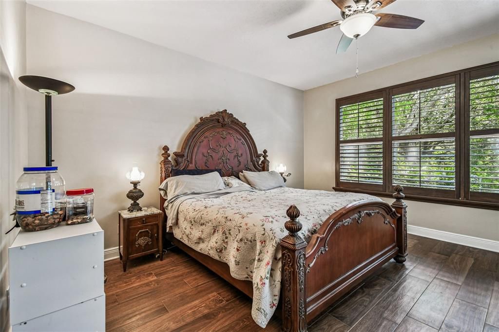 Под контрактом: $650,000 (4 спален, 2 ванн, 2998 Квадратных фут)