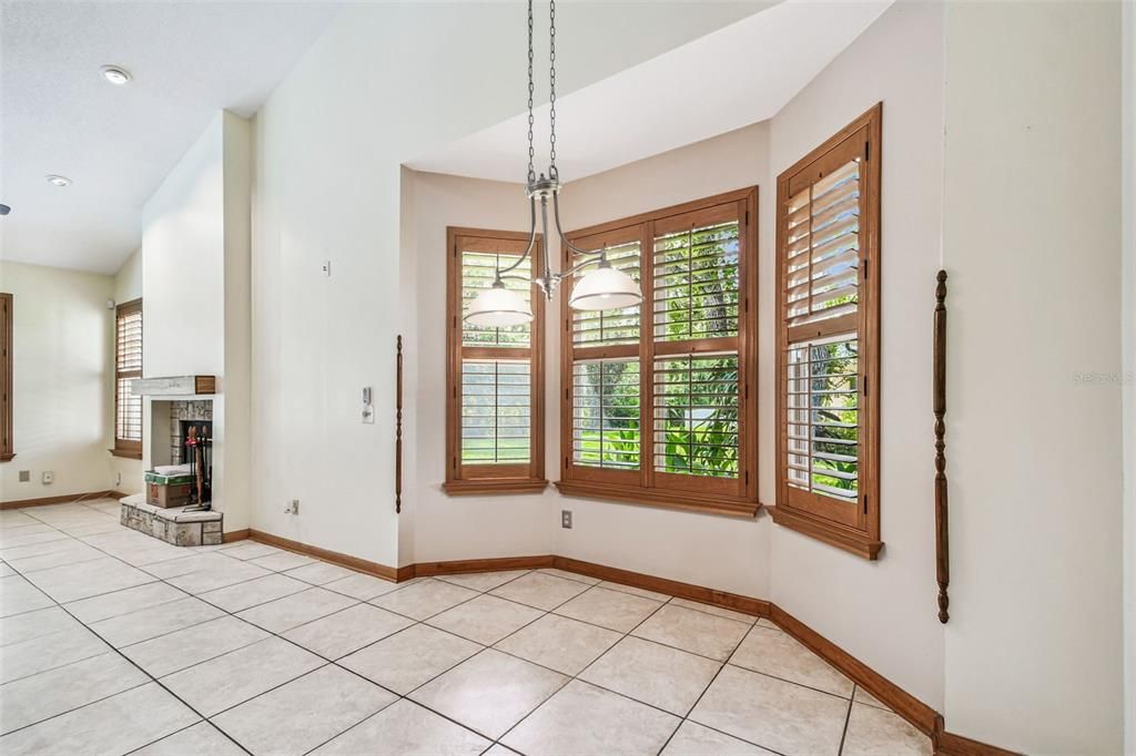 Под контрактом: $650,000 (4 спален, 2 ванн, 2998 Квадратных фут)