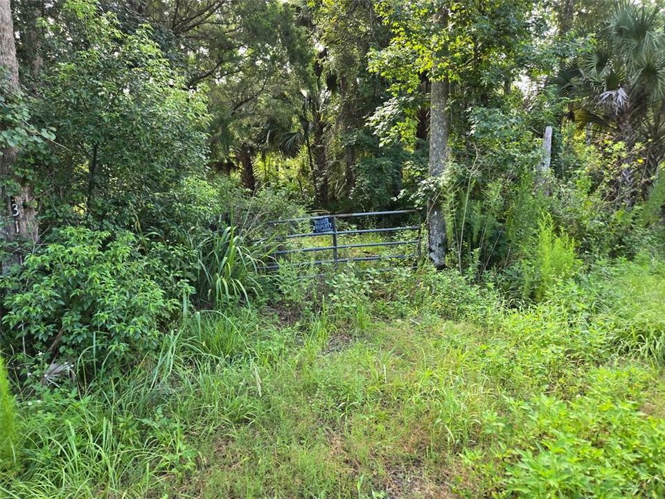 Active With Contract: $45,000 (3 beds, 2 baths, 720 Square Feet)