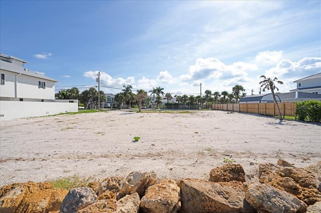 待售: $2,700,000 (0.43 acres)