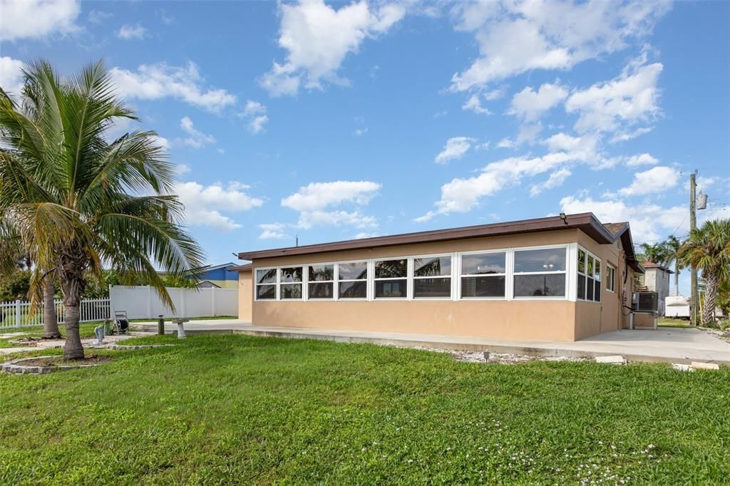 待售: $650,000 (2 贝兹, 2 浴室, 1519 平方英尺)