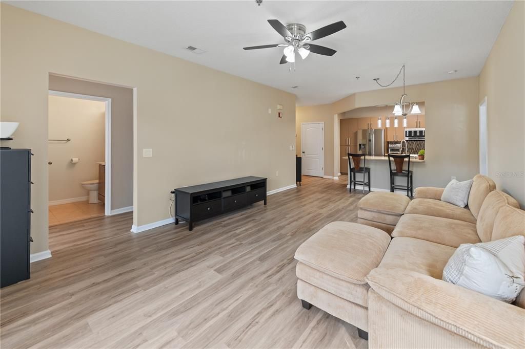 For Sale: $245,000 (3 beds, 2 baths, 1351 Square Feet)