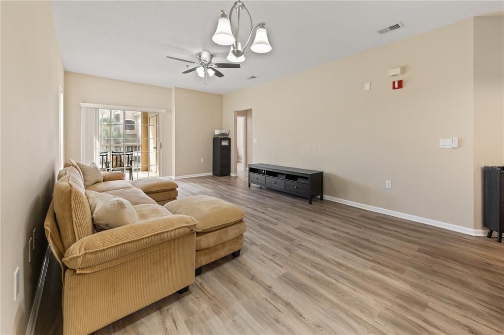 For Sale: $245,000 (3 beds, 2 baths, 1351 Square Feet)