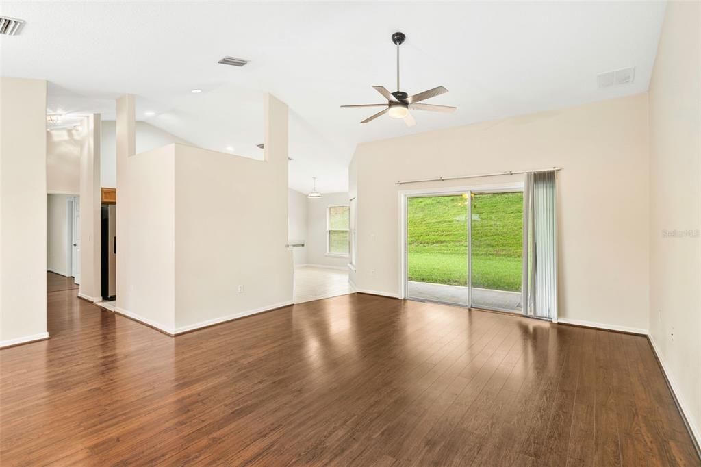 For Sale: $389,900 (3 beds, 2 baths, 1697 Square Feet)