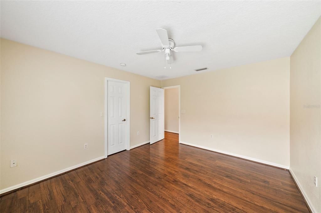 For Sale: $389,900 (3 beds, 2 baths, 1697 Square Feet)