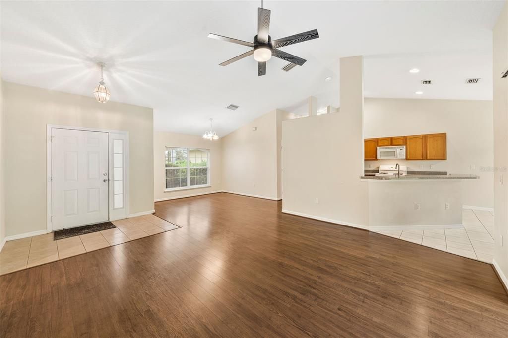 For Sale: $389,900 (3 beds, 2 baths, 1697 Square Feet)