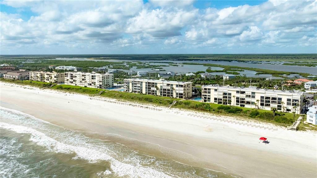 For Sale: $1,100,000 (3 beds, 2 baths, 1554 Square Feet)