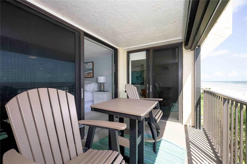 For Sale: $1,100,000 (3 beds, 2 baths, 1554 Square Feet)