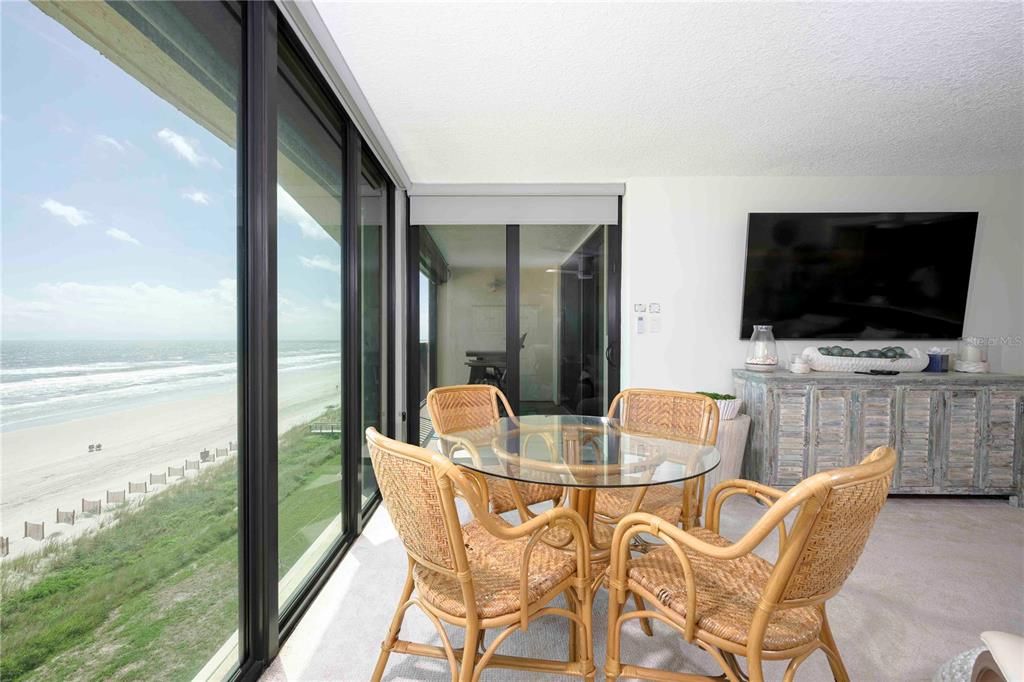 For Sale: $1,100,000 (3 beds, 2 baths, 1554 Square Feet)