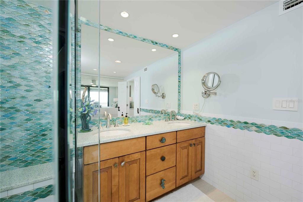 For Sale: $1,100,000 (3 beds, 2 baths, 1554 Square Feet)