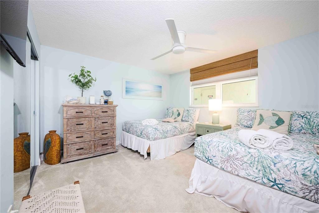 For Sale: $1,100,000 (3 beds, 2 baths, 1554 Square Feet)