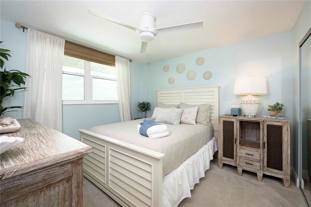 For Sale: $1,100,000 (3 beds, 2 baths, 1554 Square Feet)