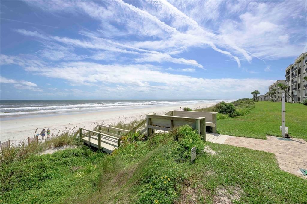 For Sale: $1,100,000 (3 beds, 2 baths, 1554 Square Feet)