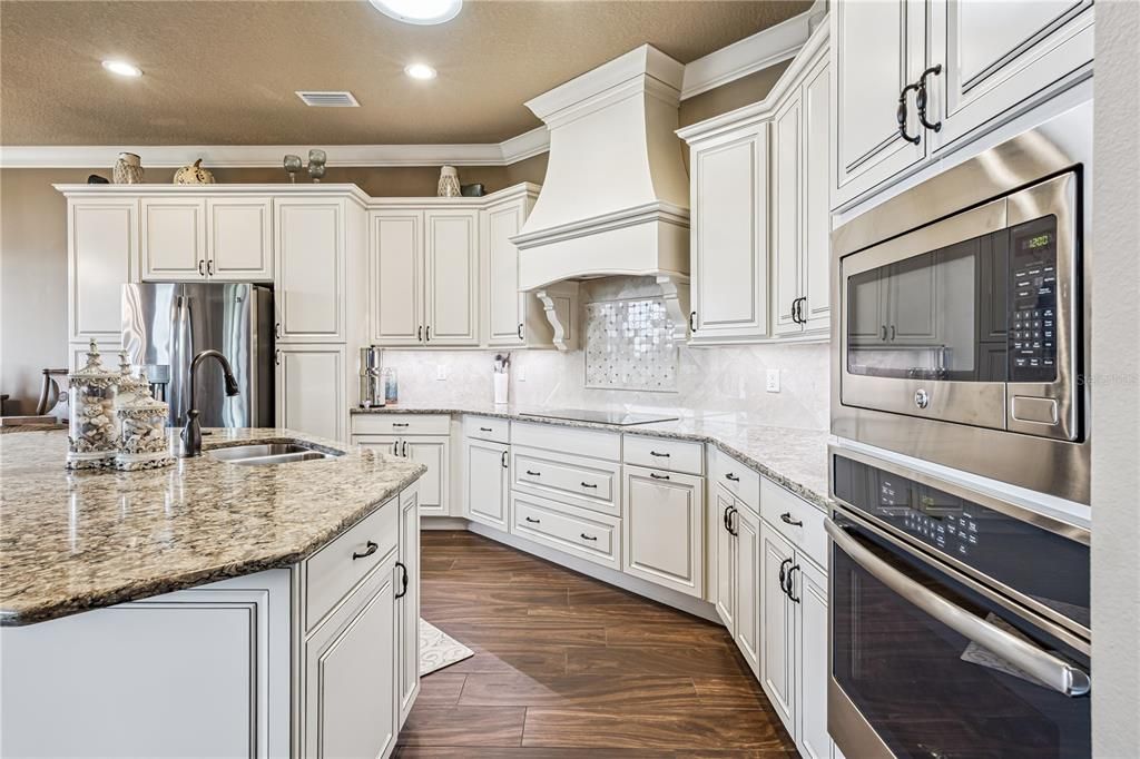 For Sale: $899,000 (3 beds, 2 baths, 2745 Square Feet)