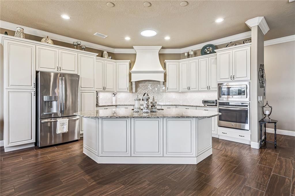 For Sale: $899,000 (3 beds, 2 baths, 2745 Square Feet)