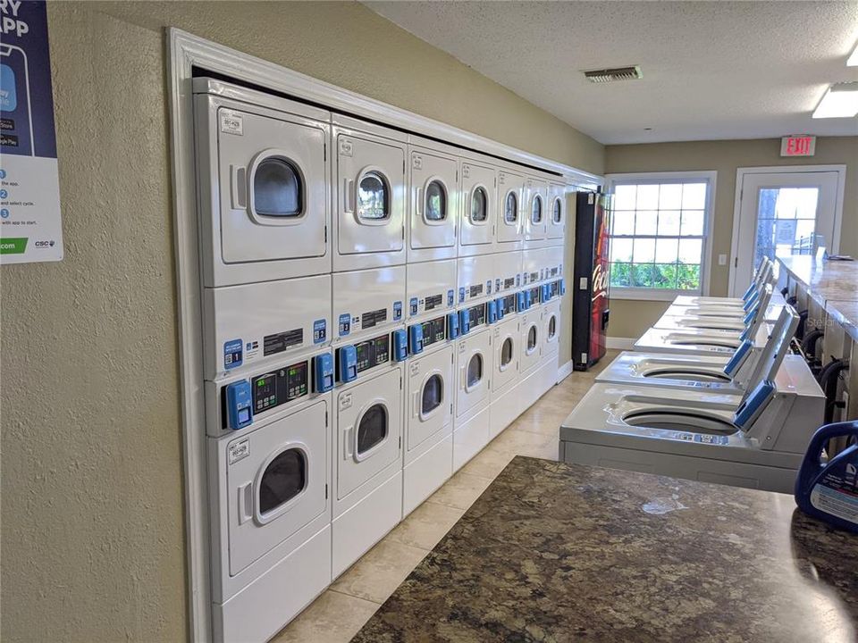 For Sale: $138,000 (1 beds, 1 baths, 819 Square Feet)