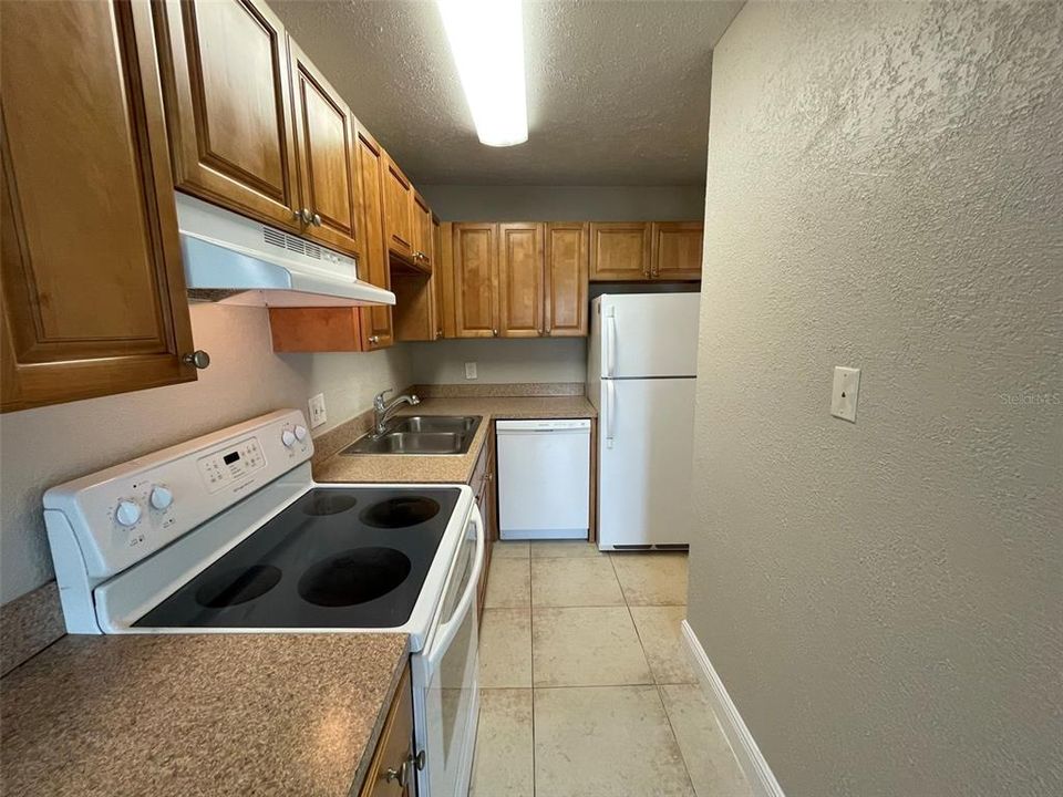 For Sale: $138,000 (1 beds, 1 baths, 819 Square Feet)