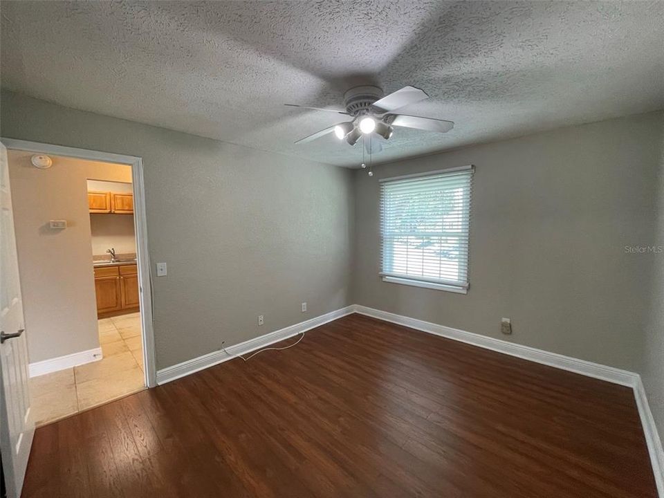 For Sale: $138,000 (1 beds, 1 baths, 819 Square Feet)