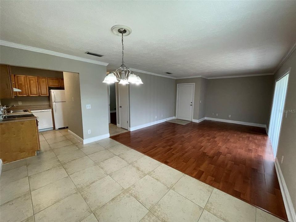 For Sale: $138,000 (1 beds, 1 baths, 819 Square Feet)