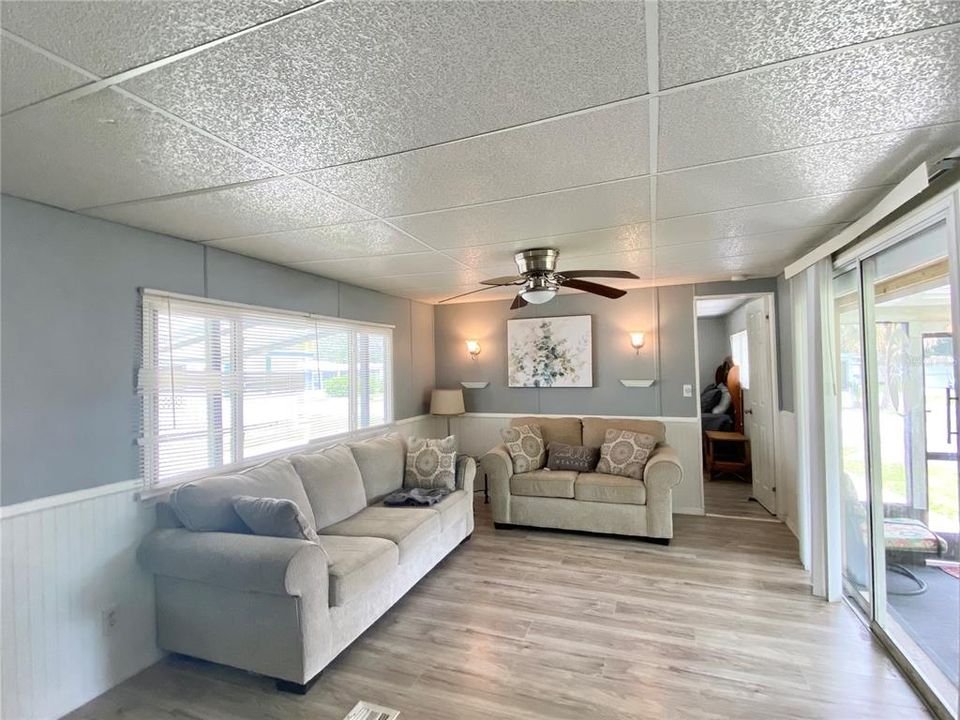 待售: $67,900 (2 贝兹, 2 浴室, 732 平方英尺)