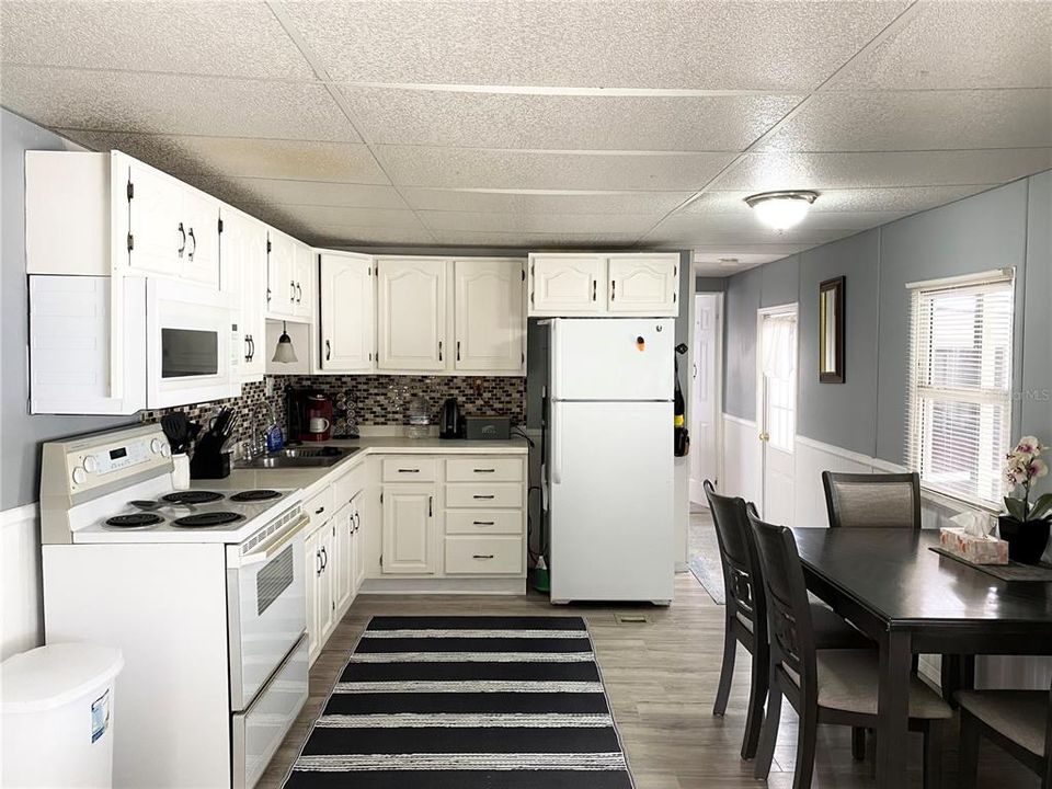 待售: $67,900 (2 贝兹, 2 浴室, 732 平方英尺)