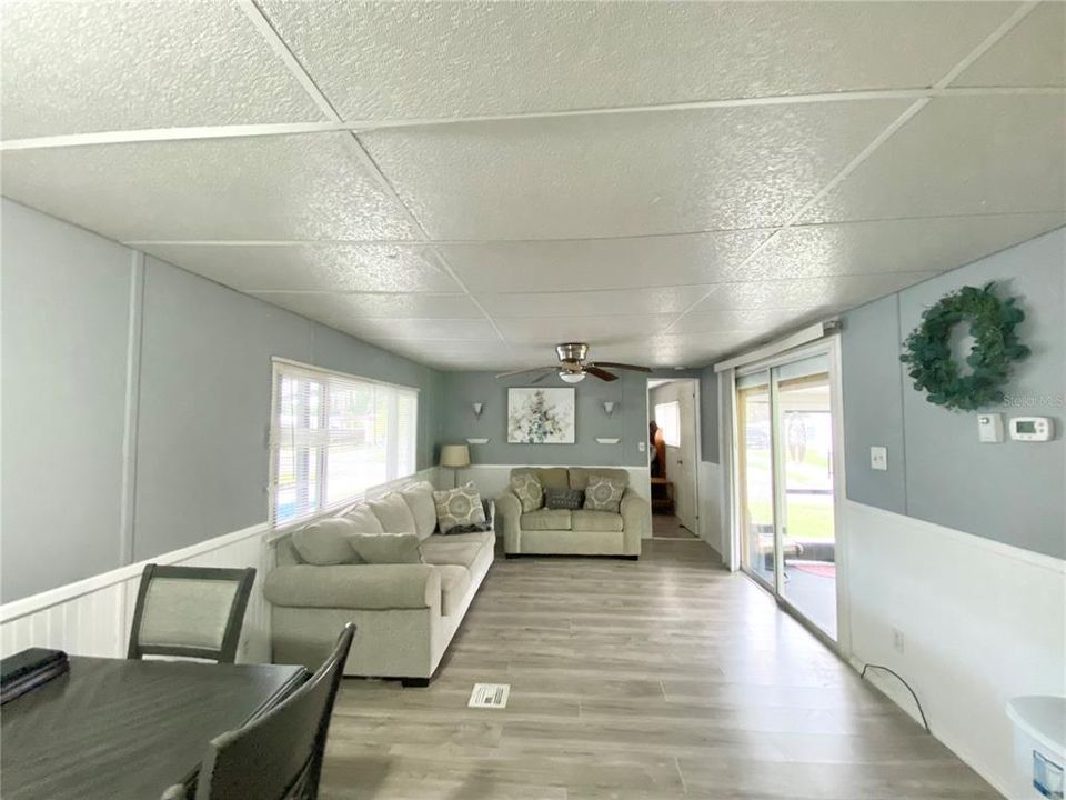 待售: $67,900 (2 贝兹, 2 浴室, 732 平方英尺)