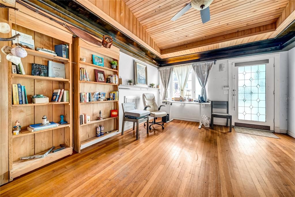 На продажу: $699,995 (2 спален, 2 ванн, 1684 Квадратных фут)