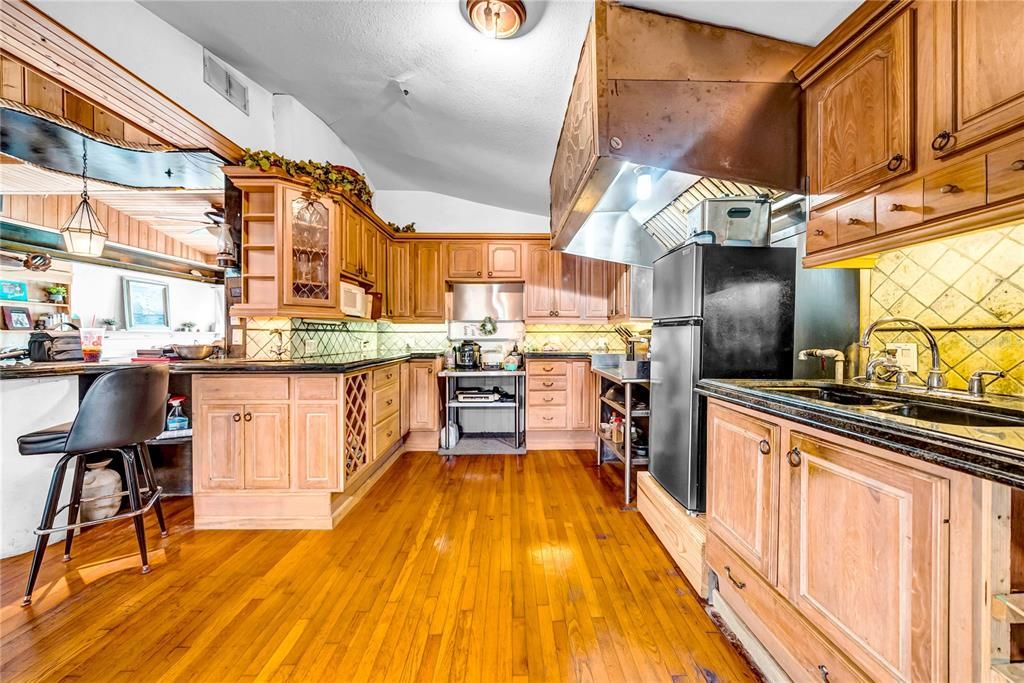 На продажу: $699,995 (2 спален, 2 ванн, 1684 Квадратных фут)