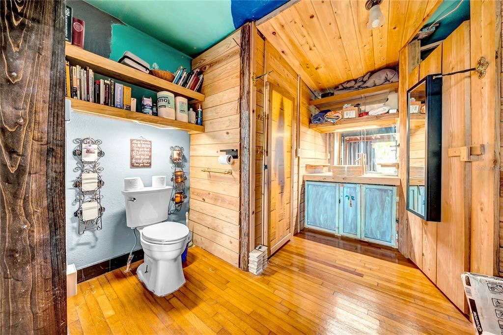 На продажу: $699,995 (2 спален, 2 ванн, 1684 Квадратных фут)