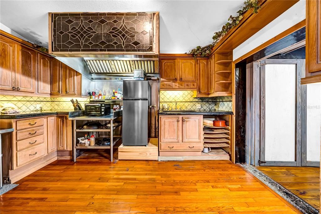 На продажу: $699,995 (2 спален, 2 ванн, 1684 Квадратных фут)