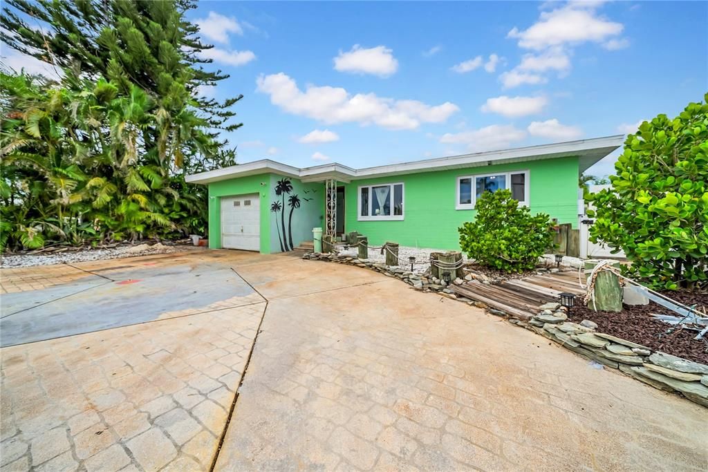 На продажу: $699,995 (2 спален, 2 ванн, 1684 Квадратных фут)