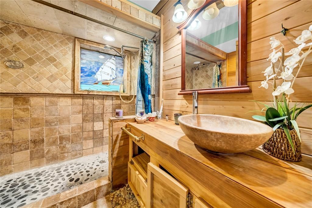 На продажу: $699,995 (2 спален, 2 ванн, 1684 Квадратных фут)