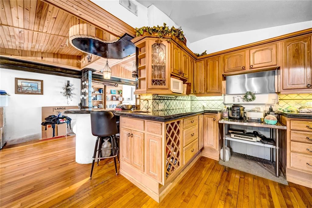 На продажу: $699,995 (2 спален, 2 ванн, 1684 Квадратных фут)