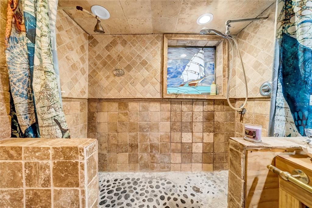 На продажу: $699,995 (2 спален, 2 ванн, 1684 Квадратных фут)