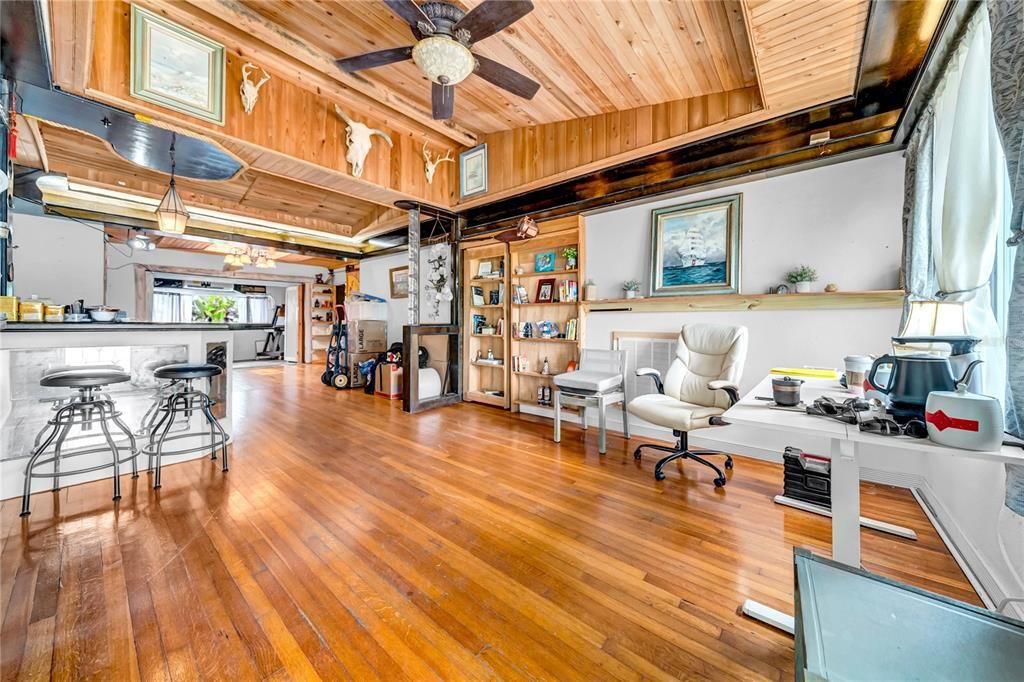 На продажу: $699,995 (2 спален, 2 ванн, 1684 Квадратных фут)