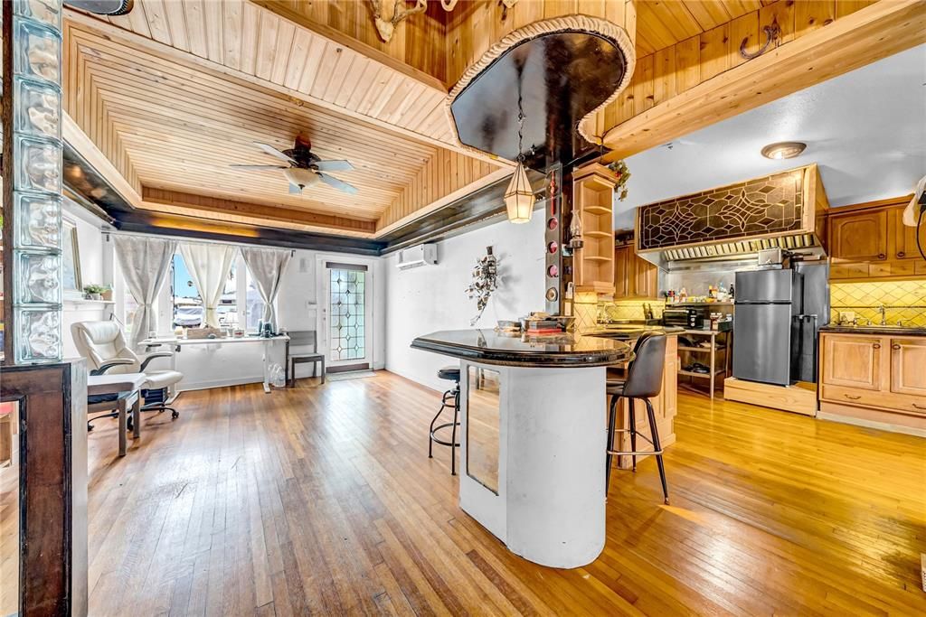 На продажу: $699,995 (2 спален, 2 ванн, 1684 Квадратных фут)