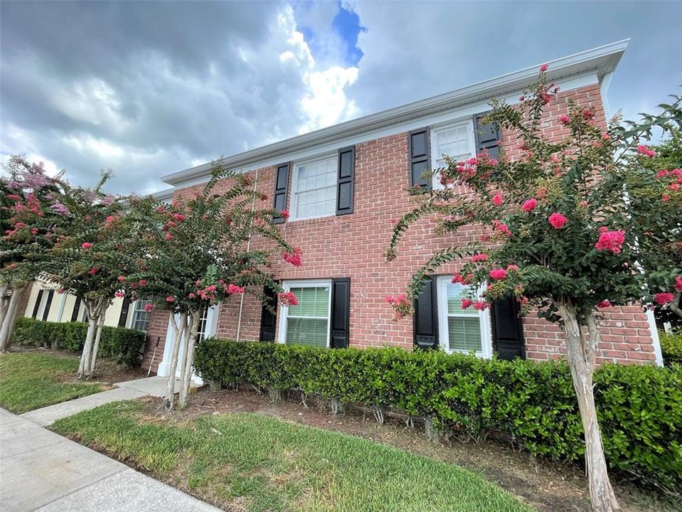 Active With Contract: $130,000 (1 beds, 1 baths, 703 Square Feet)