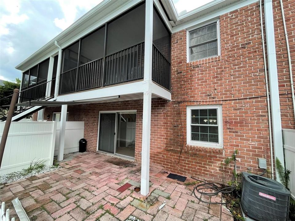 Active With Contract: $130,000 (1 beds, 1 baths, 703 Square Feet)