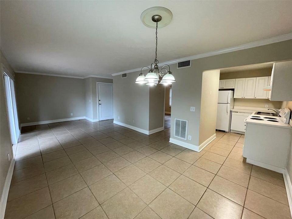 Active With Contract: $130,000 (1 beds, 1 baths, 703 Square Feet)
