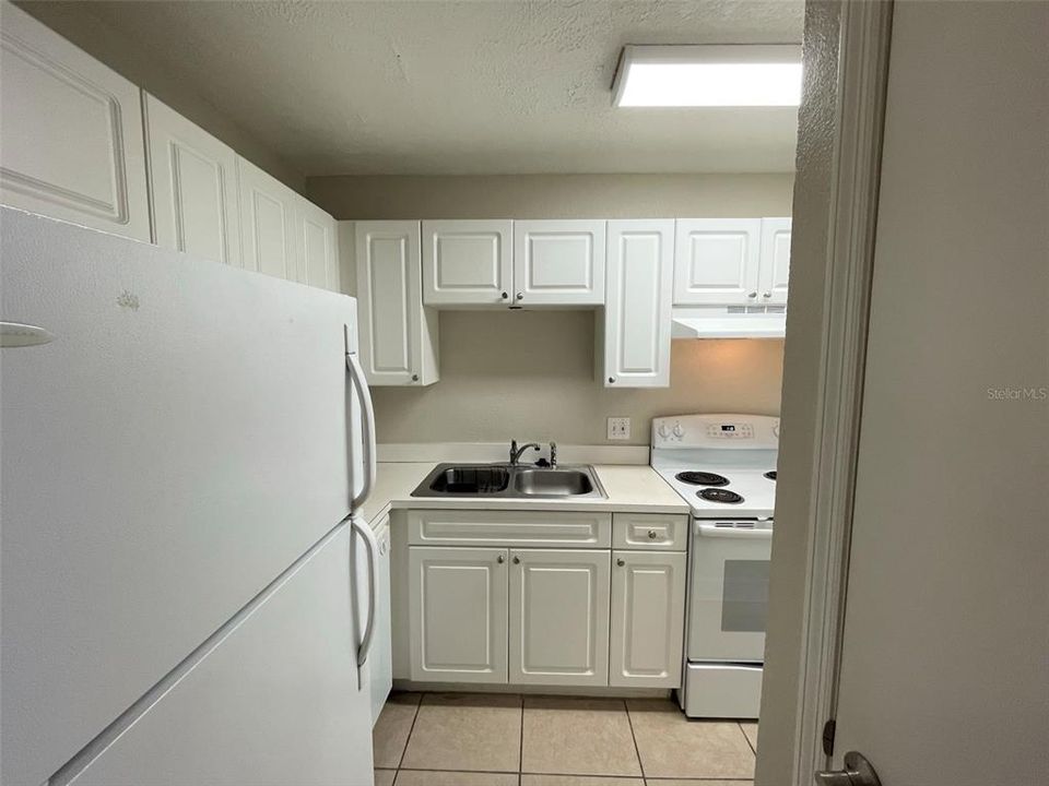Active With Contract: $130,000 (1 beds, 1 baths, 703 Square Feet)