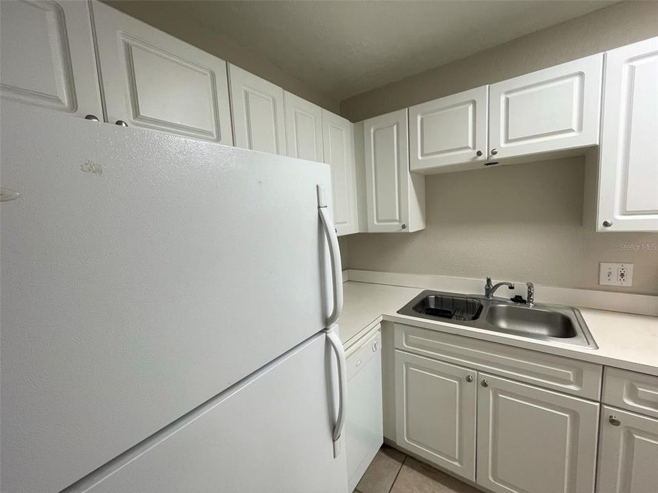 Active With Contract: $130,000 (1 beds, 1 baths, 703 Square Feet)