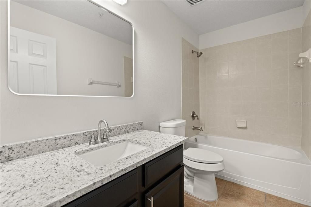 En Venta: $374,000 (4 camas, 3 baños, 2210 Pies cuadrados)