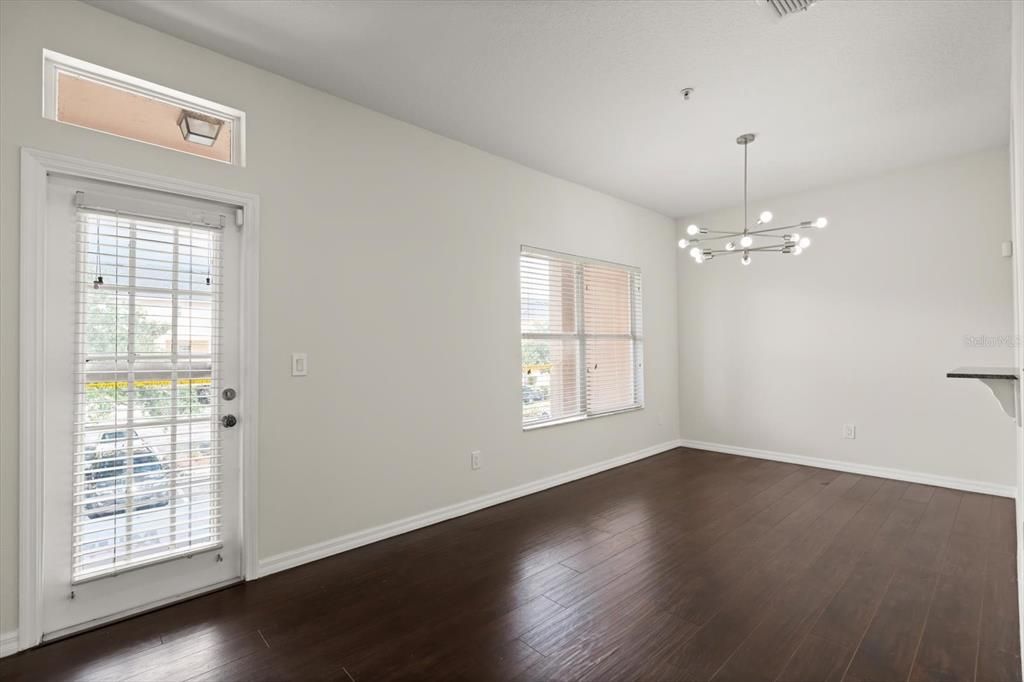 En Venta: $374,000 (4 camas, 3 baños, 2210 Pies cuadrados)