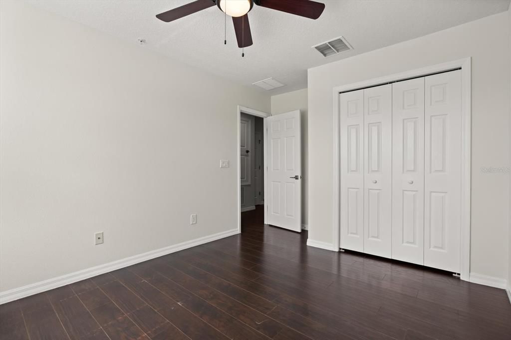 En Venta: $374,000 (4 camas, 3 baños, 2210 Pies cuadrados)