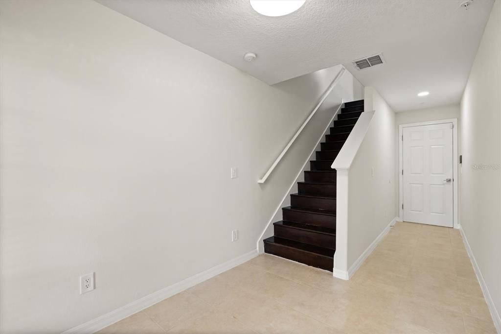 En Venta: $374,000 (4 camas, 3 baños, 2210 Pies cuadrados)