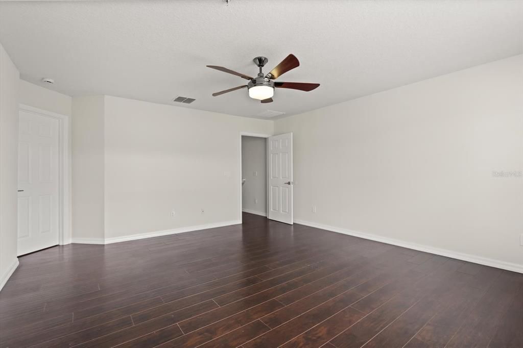 En Venta: $374,000 (4 camas, 3 baños, 2210 Pies cuadrados)