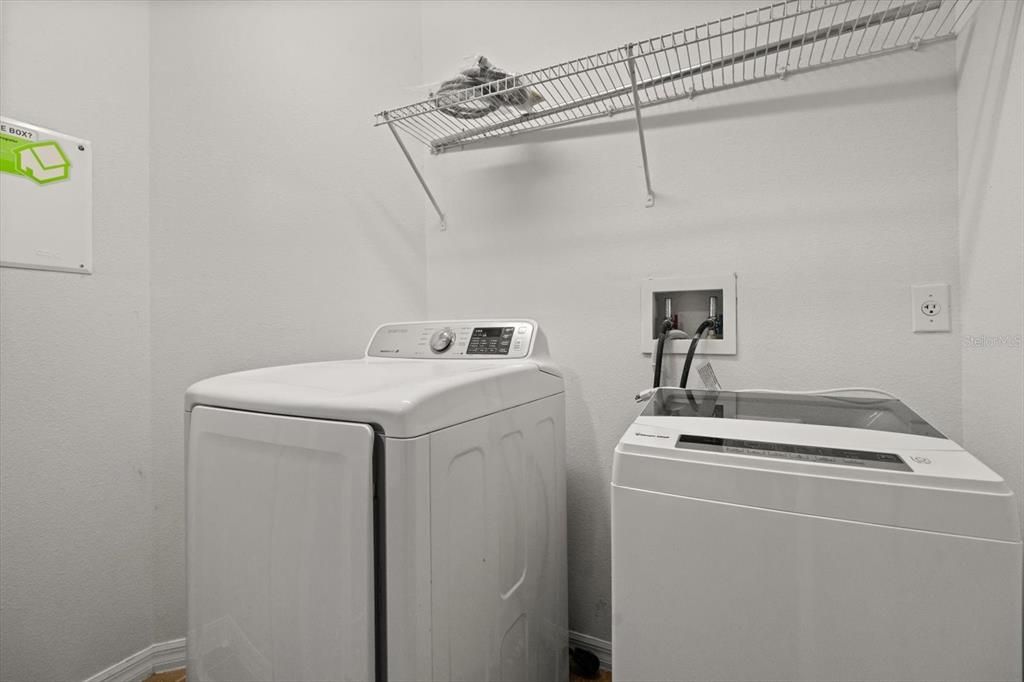 En Venta: $374,000 (4 camas, 3 baños, 2210 Pies cuadrados)