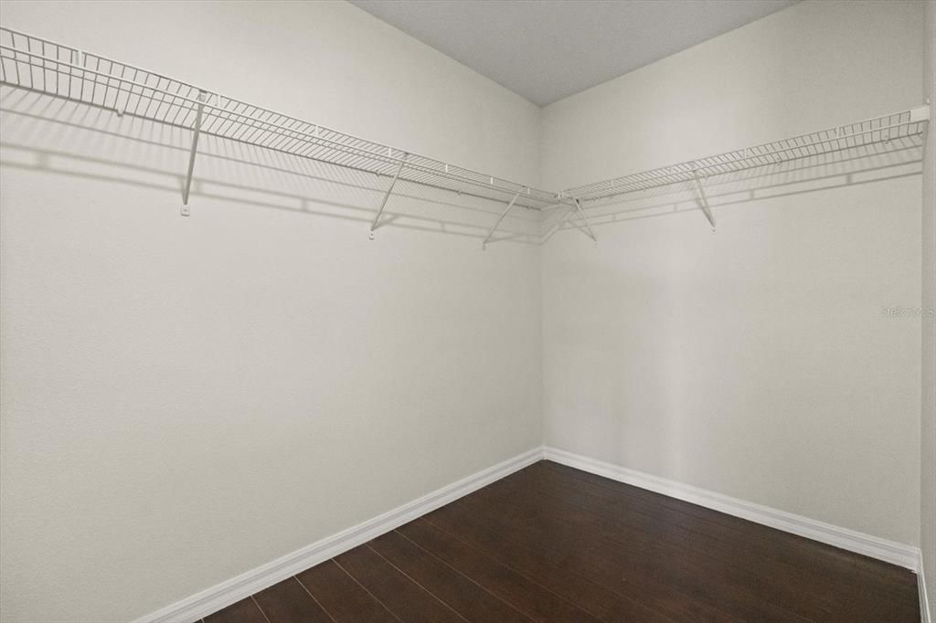 En Venta: $374,000 (4 camas, 3 baños, 2210 Pies cuadrados)