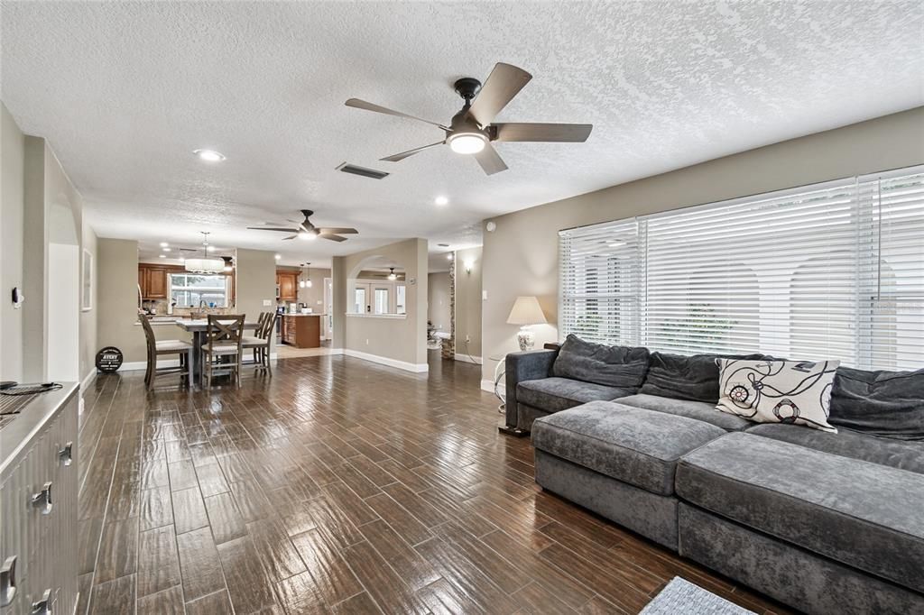 待售: $1,230,000 (5 贝兹, 4 浴室, 4651 平方英尺)