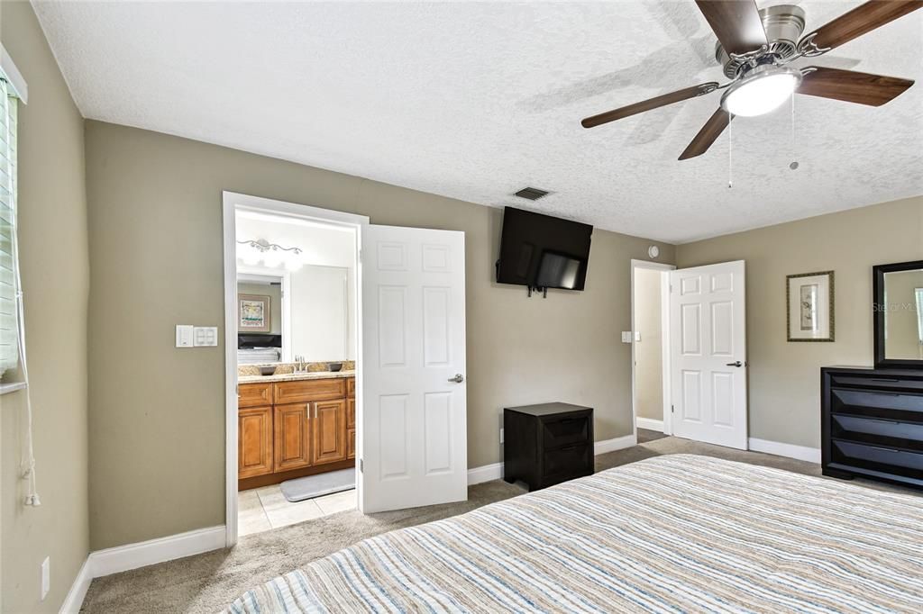 待售: $1,230,000 (5 贝兹, 4 浴室, 4651 平方英尺)